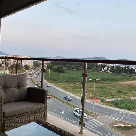 Bitcoin And Ethereum Deluxe Apartments Bar Bagian luar foto