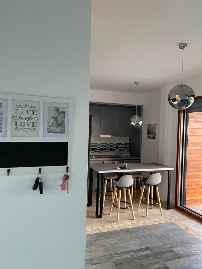Bitcoin And Ethereum Deluxe Apartments Bar Bagian luar foto