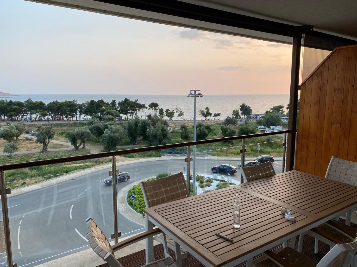 Bitcoin And Ethereum Deluxe Apartments Bar Bagian luar foto