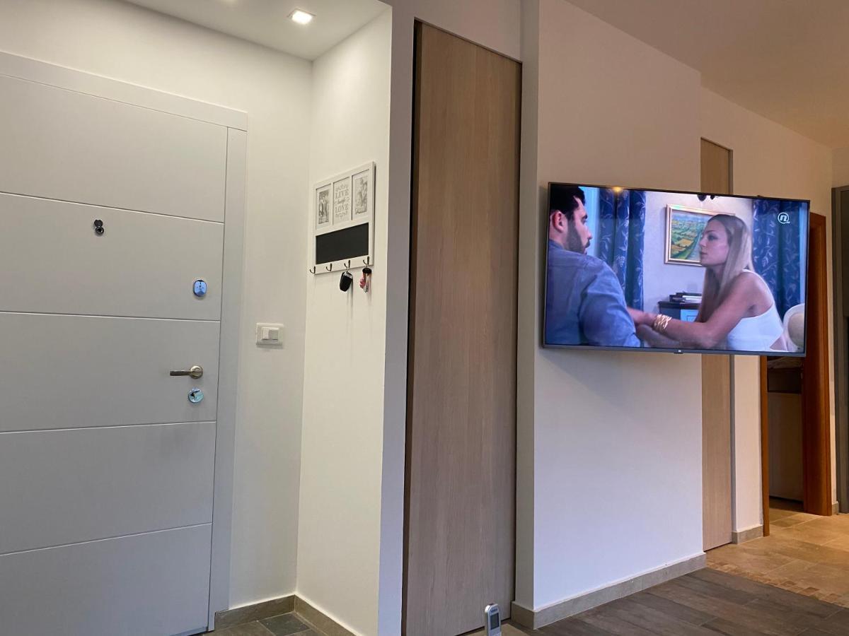 Bitcoin And Ethereum Deluxe Apartments Bar Bagian luar foto