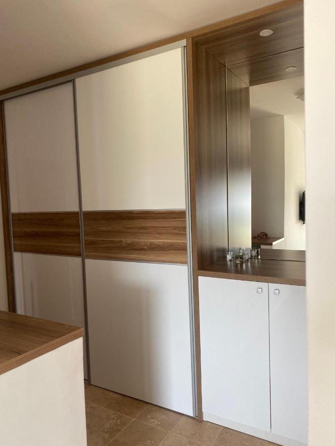 Bitcoin And Ethereum Deluxe Apartments Bar Bagian luar foto