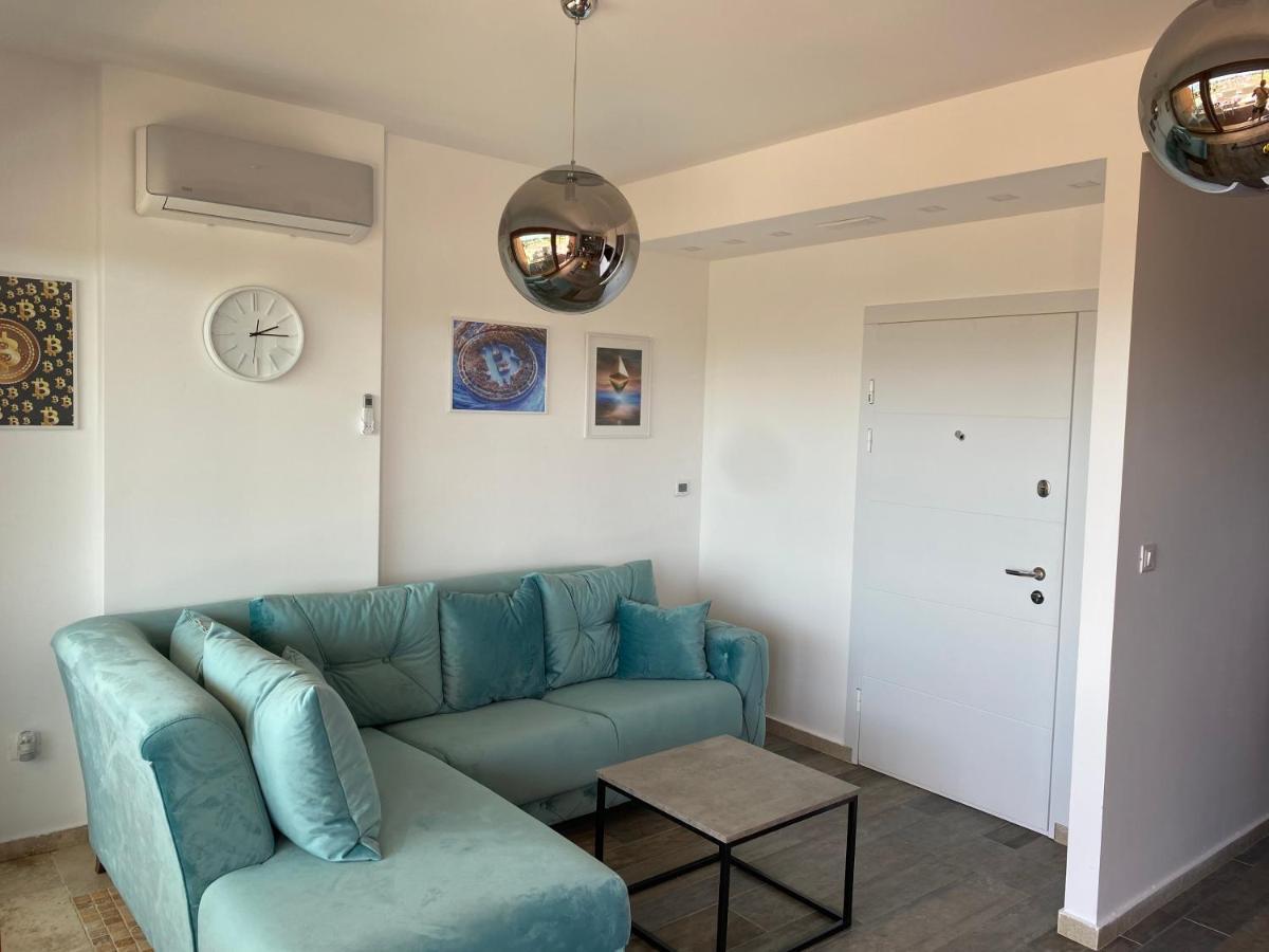 Bitcoin And Ethereum Deluxe Apartments Bar Bagian luar foto