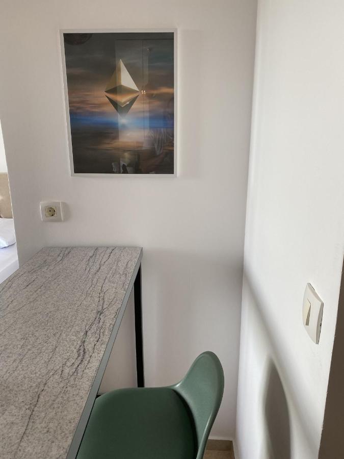 Bitcoin And Ethereum Deluxe Apartments Bar Bagian luar foto