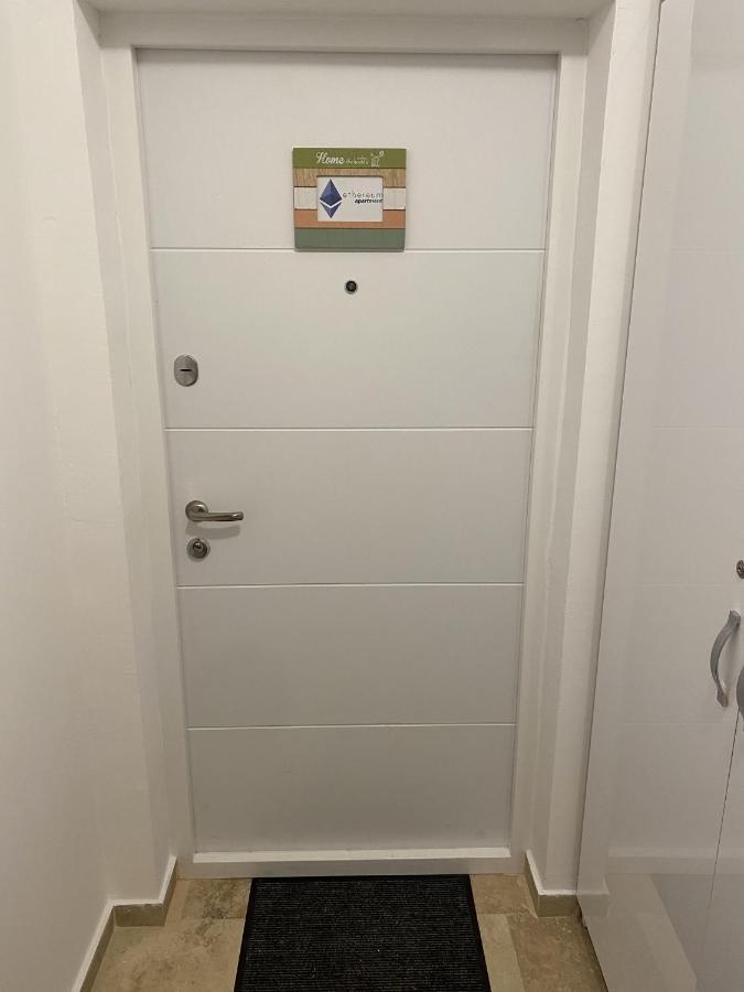 Bitcoin And Ethereum Deluxe Apartments Bar Bagian luar foto