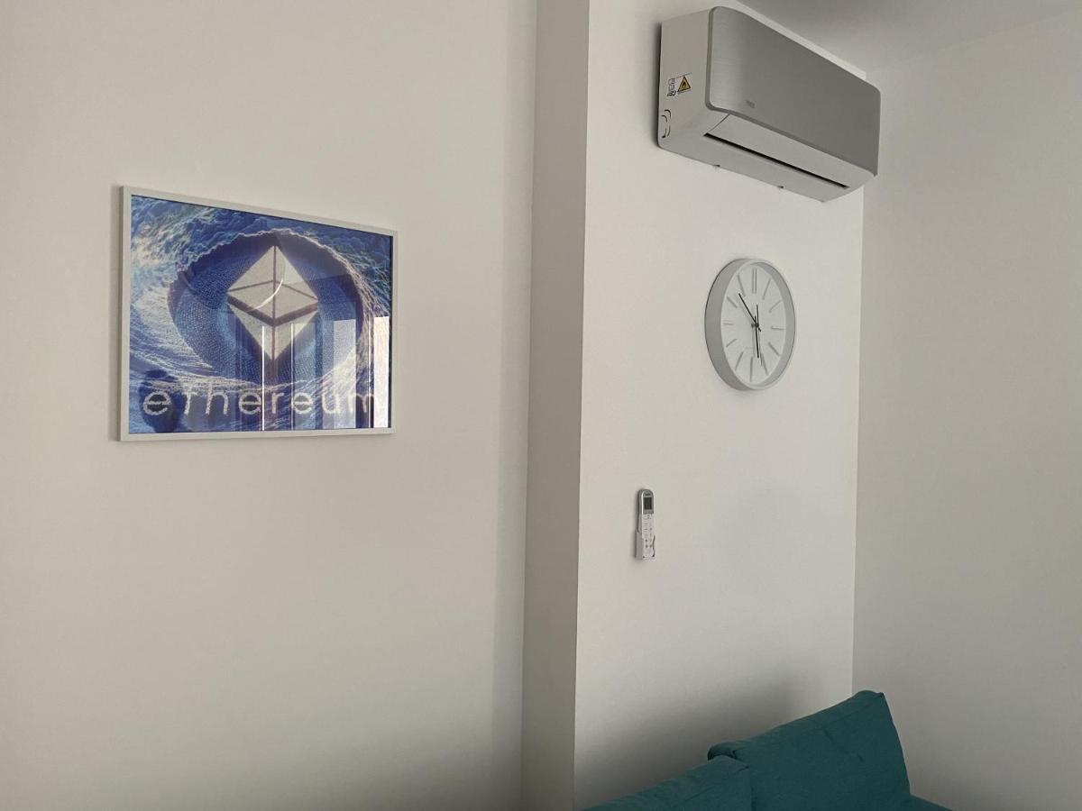 Bitcoin And Ethereum Deluxe Apartments Bar Bagian luar foto