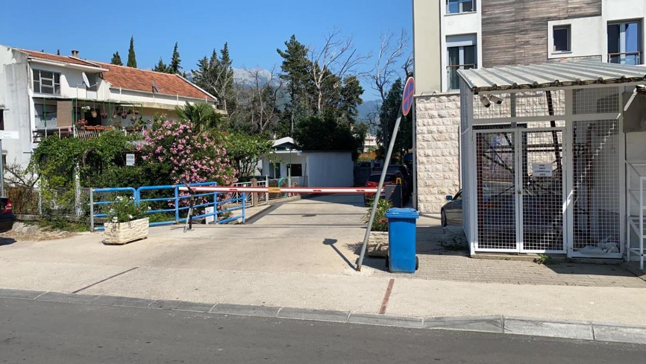 Bitcoin And Ethereum Deluxe Apartments Bar Bagian luar foto